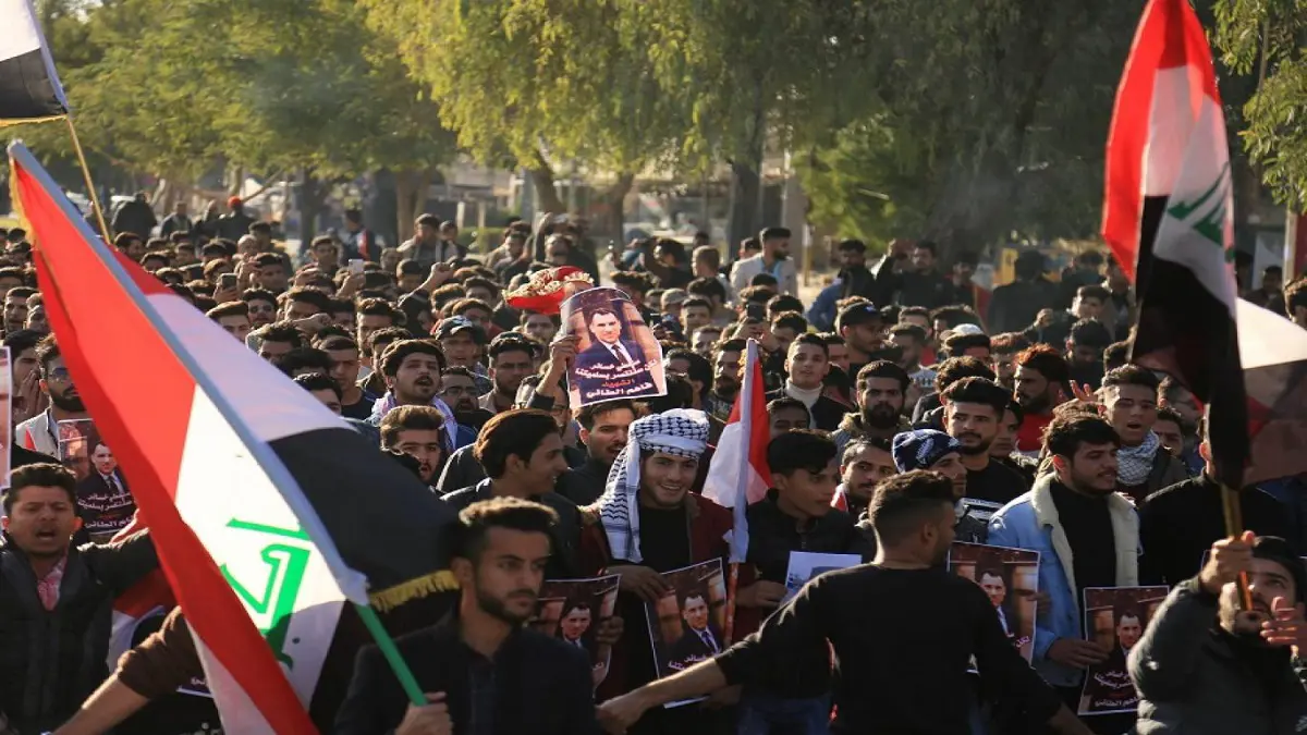 إحراق صورة سليماني والمهندس في النجف العراقية (فيديو)
