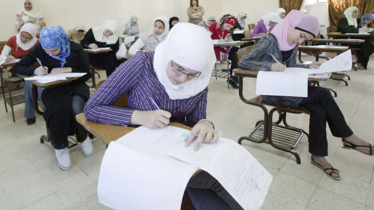 الأردن.. شاب يتنكر في زي نسائي لتأدية الامتحان عن طالبة