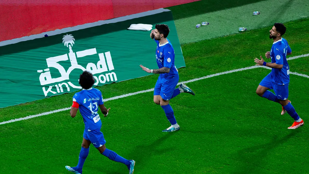 الهلال يلامس لقب الدوري السعودي بعد ريمونتادا أمام الفتح (فيديو)