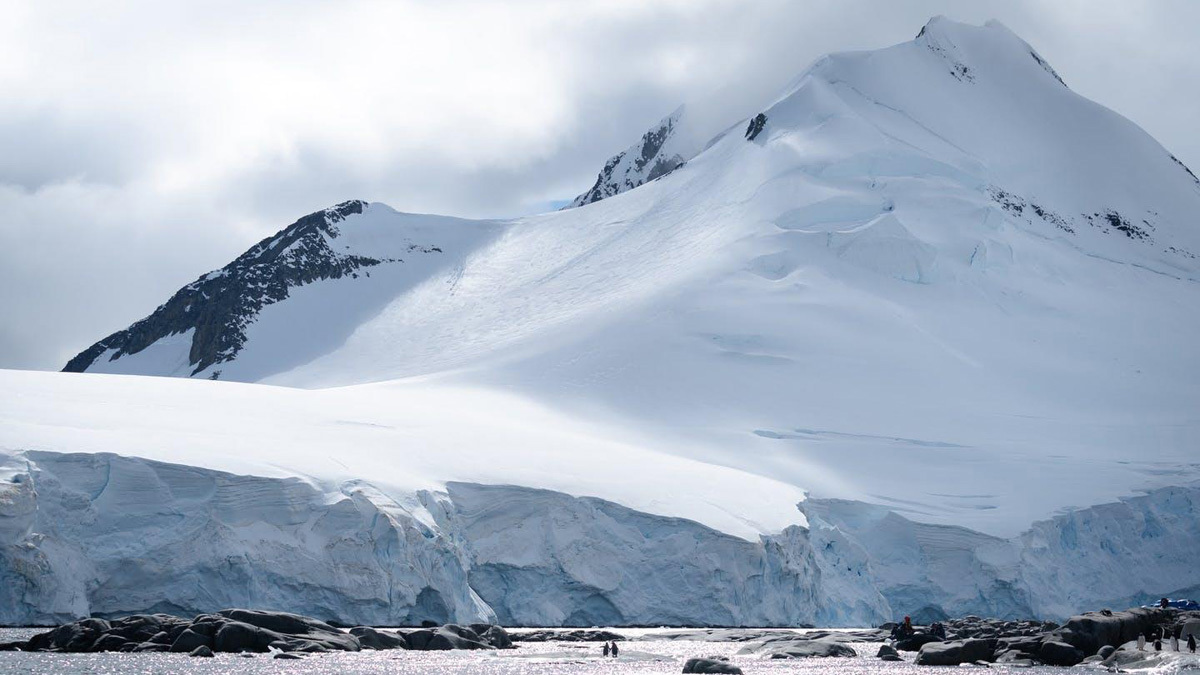 أكبر جبل جليد في العالم ينفصل عن الجرف القاري في القطب الجنوبي | إرم نيوز
