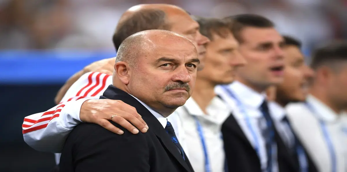 منتخب روسيا يجدد عقد المدرب تشيرتشيسوف لعامين إضافيين