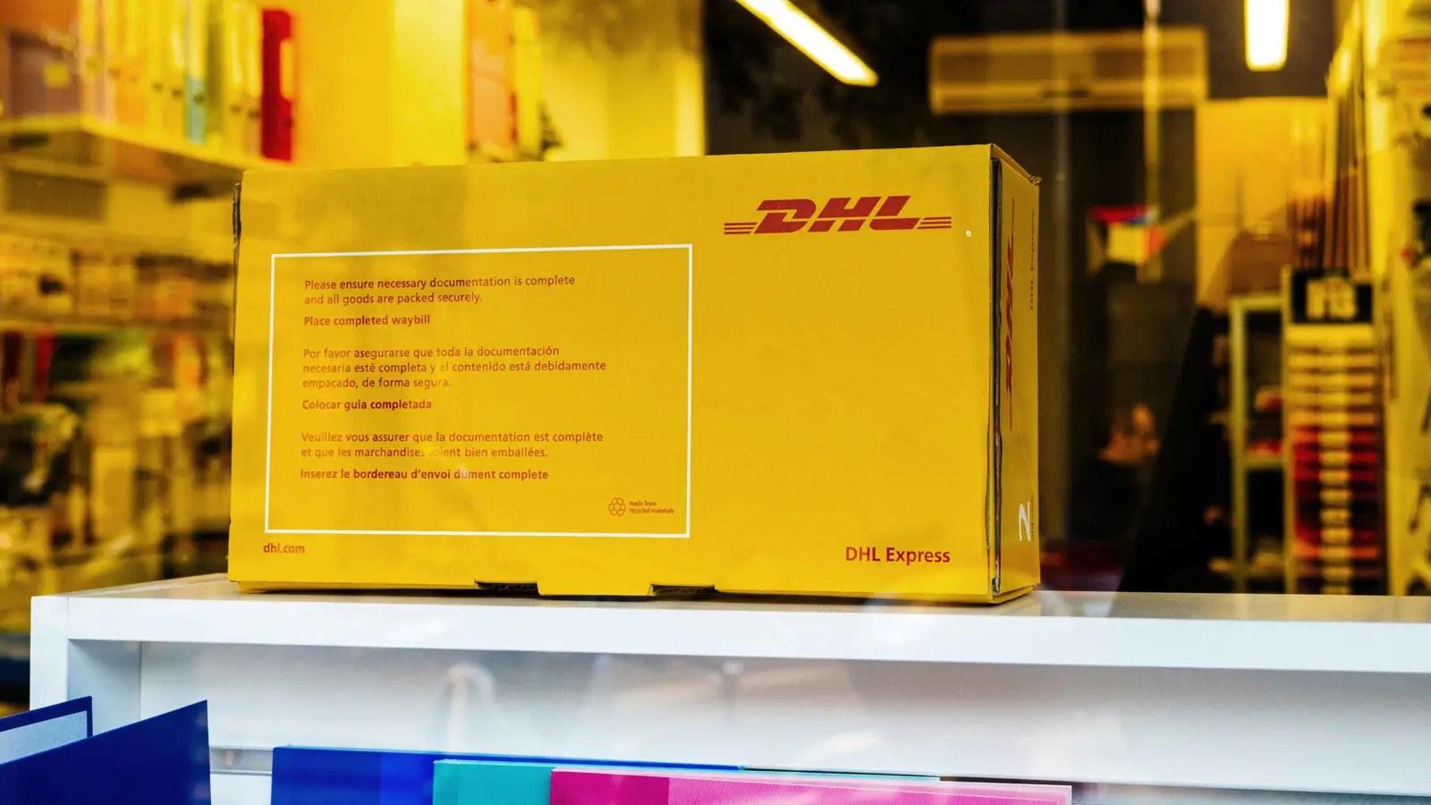 طرد مشبوه يتسبب بإصابة 12 موظفا في DHL بألمانيا