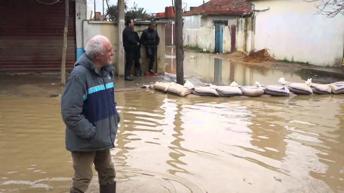 سيول جارفة تودي بحياة 5 أشخاص في الجزائر (فيديو)