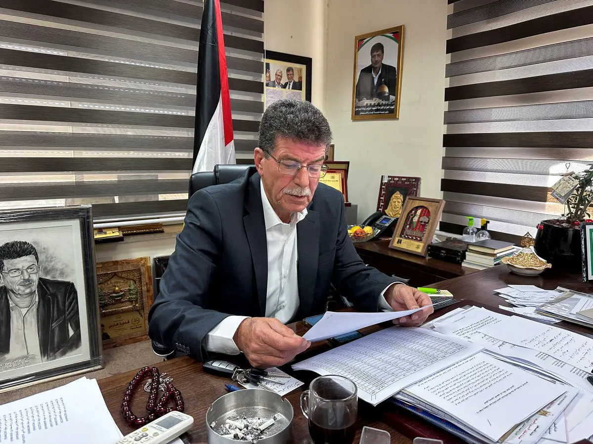 مسؤول فلسطيني يكشف تفاصيل إطلاق سراح الدفعة الأولى من الأسرى