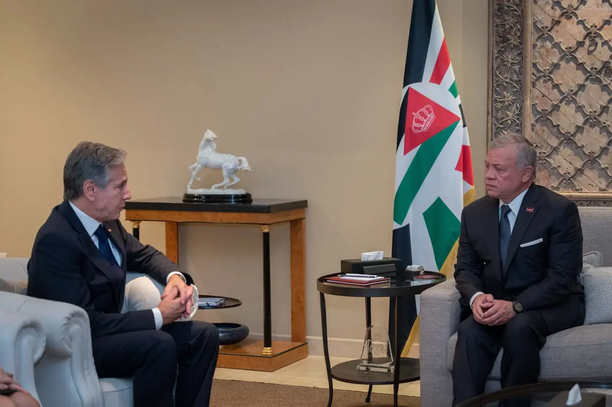 ملك الأردن يؤكد لبلينكن ضرورة فتح ممرات إنسانية لإيصال مساعدات لغزة