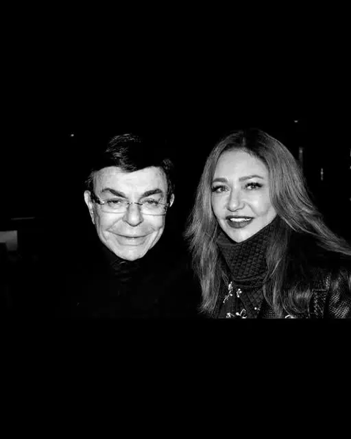 الفنانة ليلى علوي مع الفنان سمير صبري 