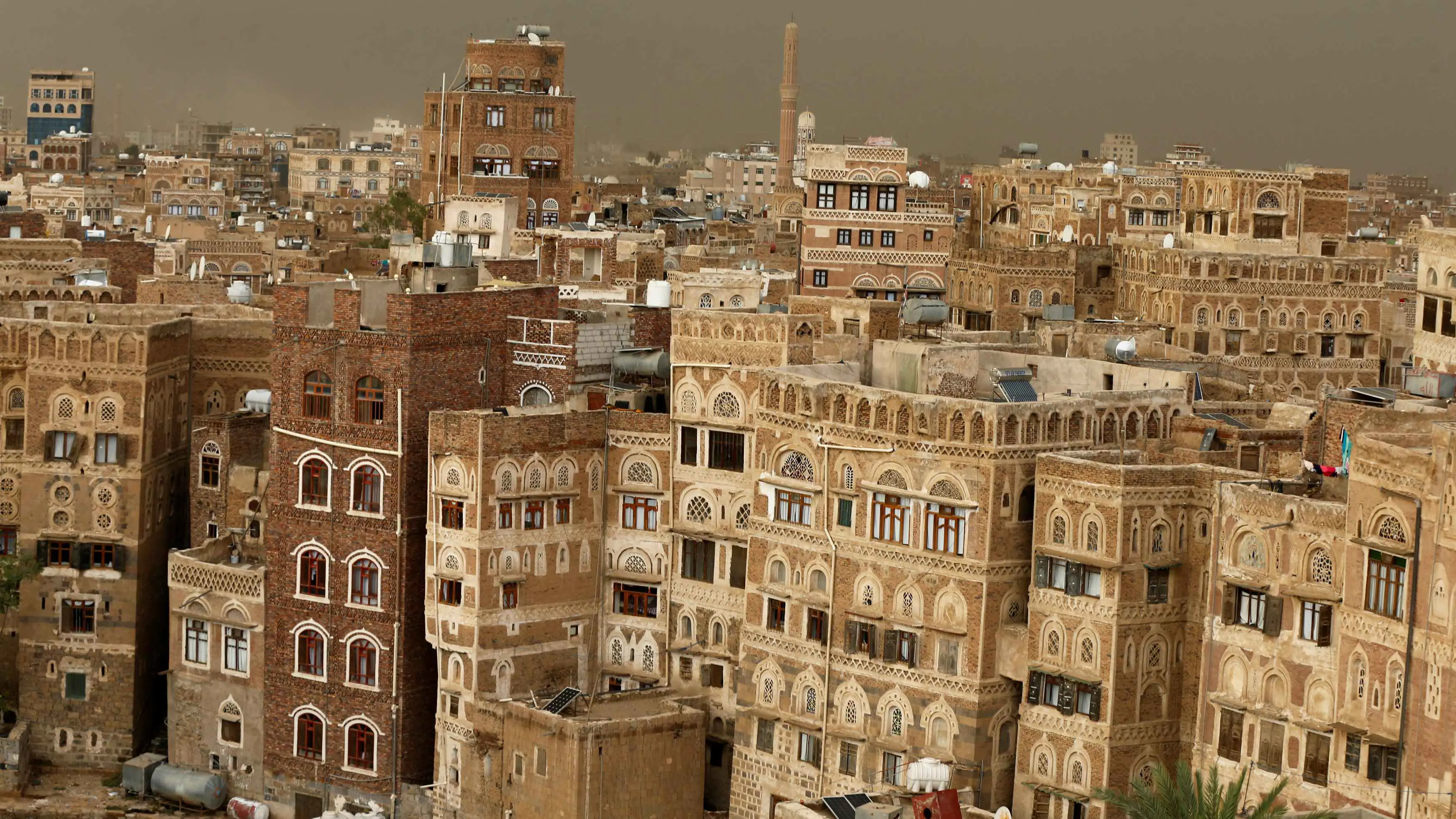 مقتل أكاديمي يمني وشقيقه في صنعاء بسبب حكم قضائي
