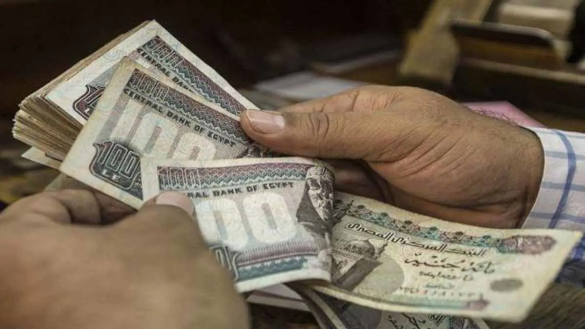 مصر تطرح أذون خزانة لسد عجز مالي بمليارات الدولارات