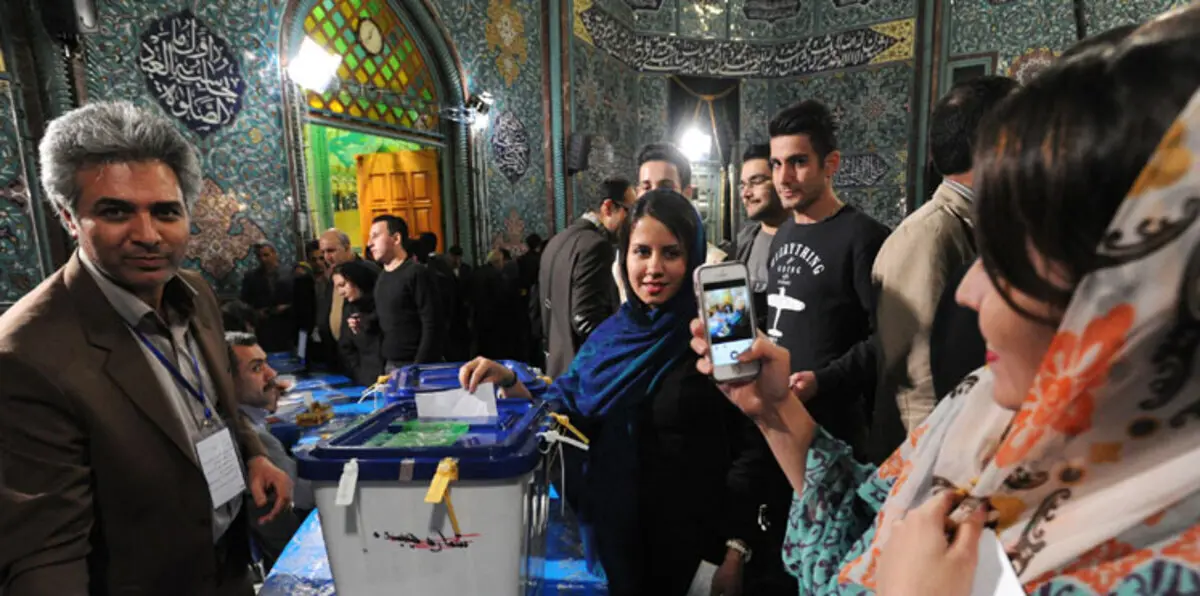 أنصار روحاني يتقدمون في جولة إعادة الانتخابات البرلمانية الإيرانية