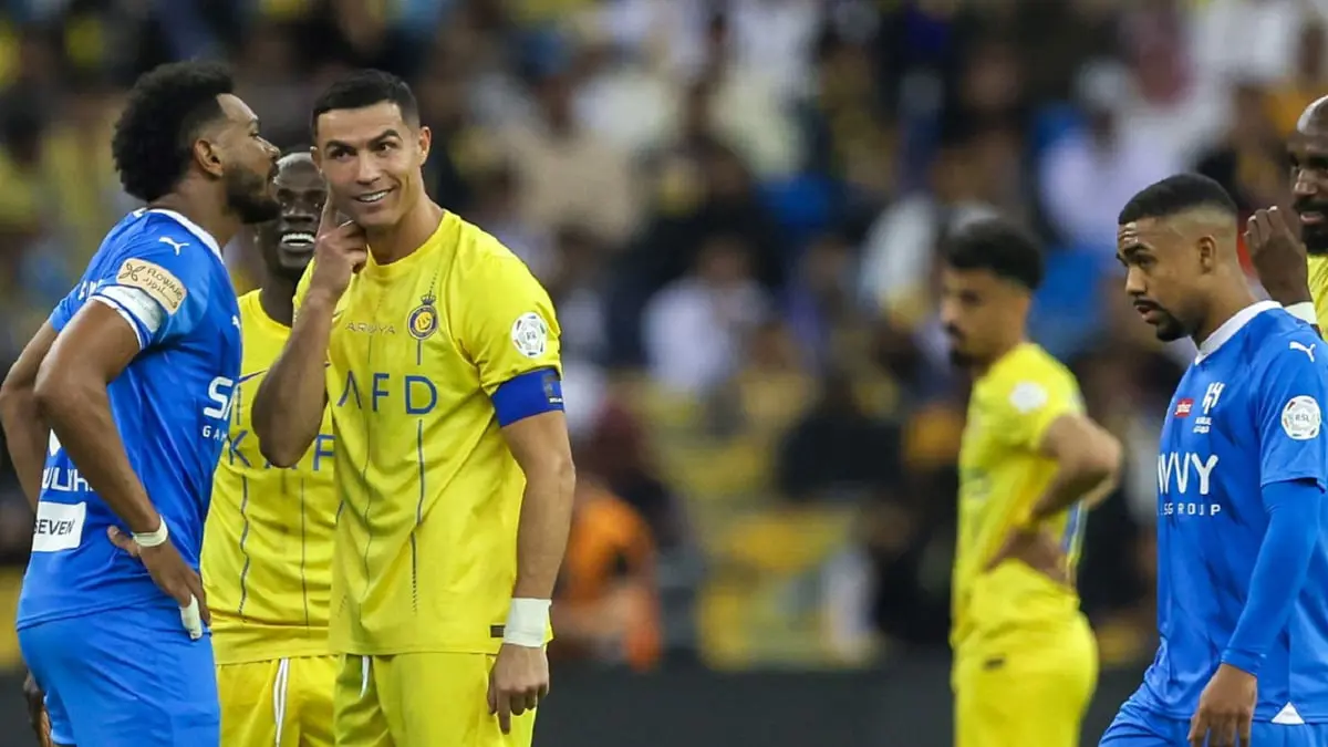 الرد صادم.. رونالدو يطلب شيئًا غريبا من مهاجم الهلال