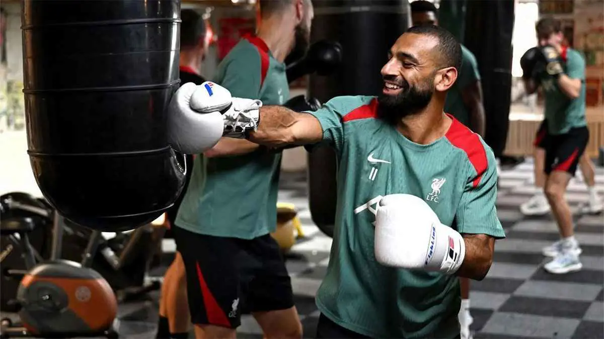 البروكلي والكشري و"الجيم" المنزلي.. سر وصفة صلاح للحفاظ على لياقة بدنية مذهلة