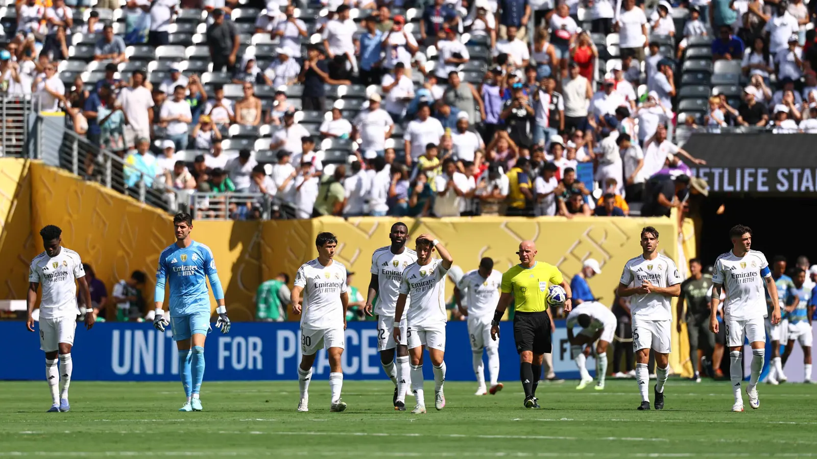 جماهير ريال مدريد تطالب بطرد نجمي الفريق بعد السقوط أمام باريس سان جيرمان