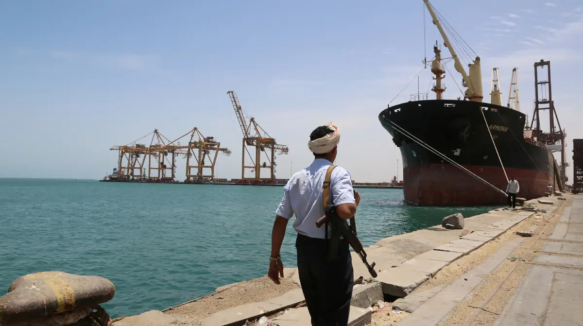 الحكومة اليمنية: الحوثيون فخخوا مخازن الغذاء الدولية بالحديدة