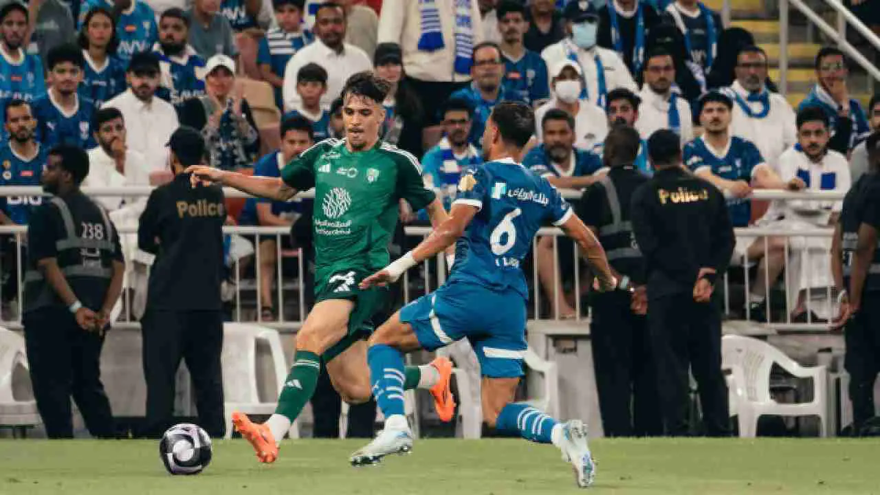 هل استحق الأهلي ضربة جزاء أمام الهلال؟ (فيديو)