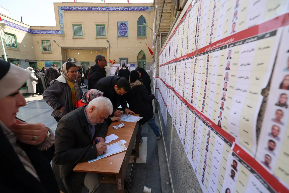 إيران تهدد مرشحي الرئاسة وتحذر من دعوات مقاطعة الانتخابات