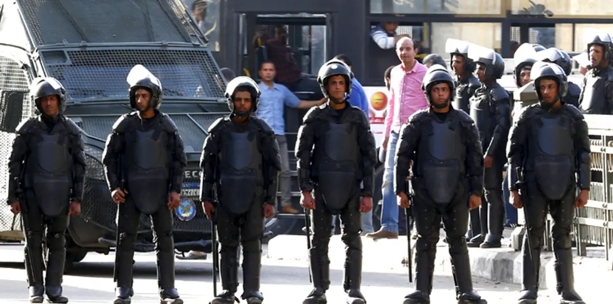 البرلمان يحذر الداخلية من خطورة 12 ألف شرطي مصري