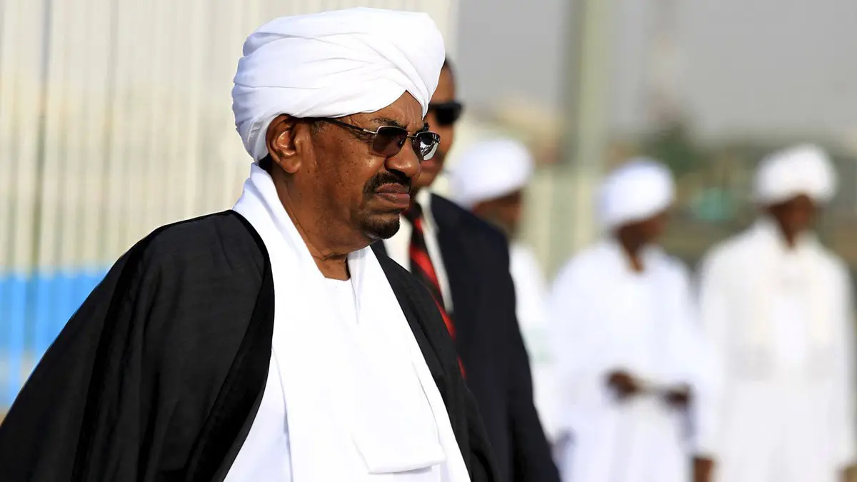 النيابة السودانية تحقق مع "البشير" و"الجاز" بشأن تهم فساد بقطاع النفط