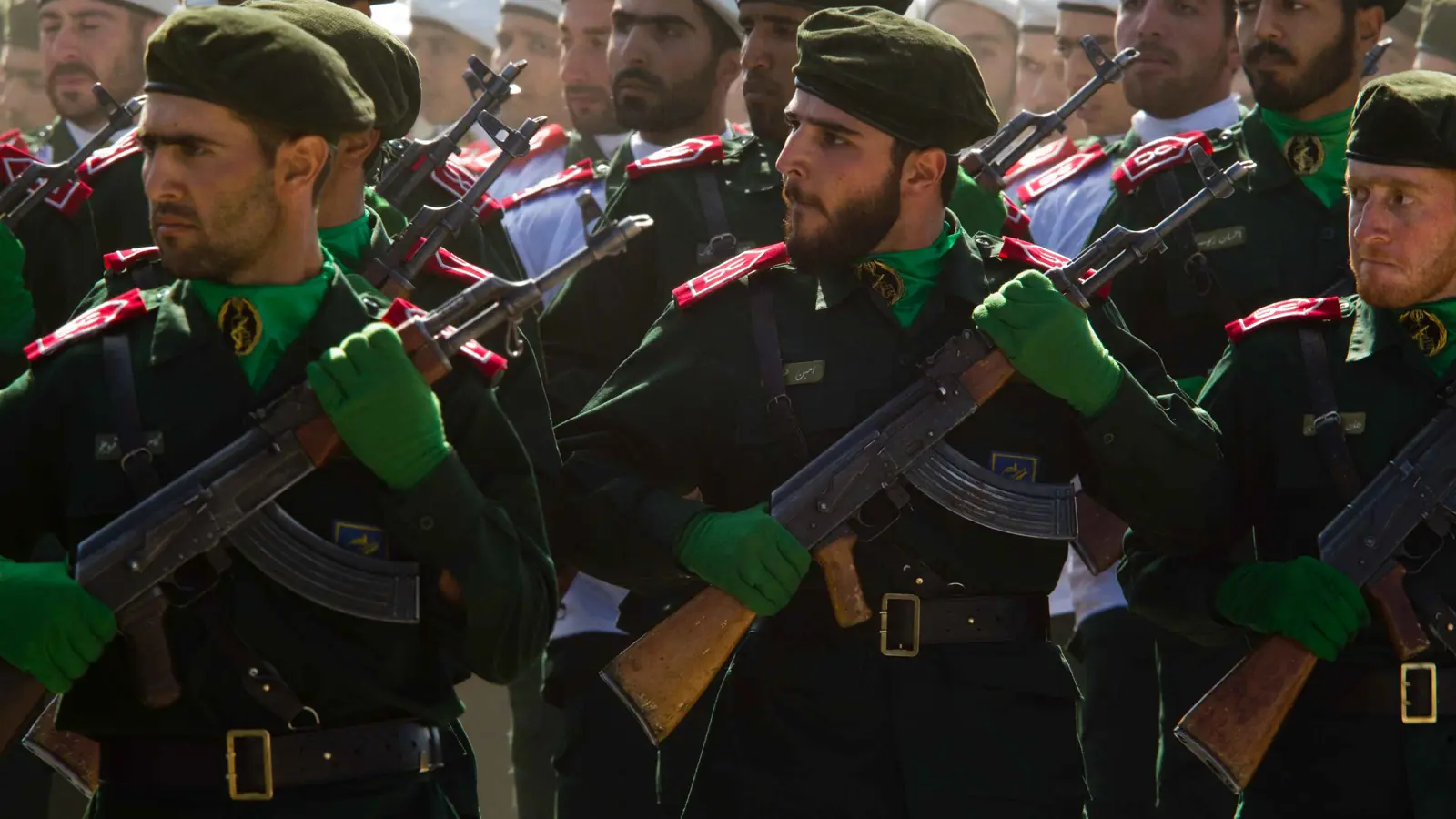 الحرس الثوري الإيراني يعلن مقتل 7 من قادته ويتوعد إسرائيل بـ"ردّ مزلزل"