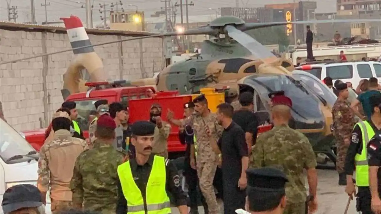 العراق.. هبوط اضطراري لمروحية عسكرية فوق مرآب سيارات في كربلاء (فيديو)