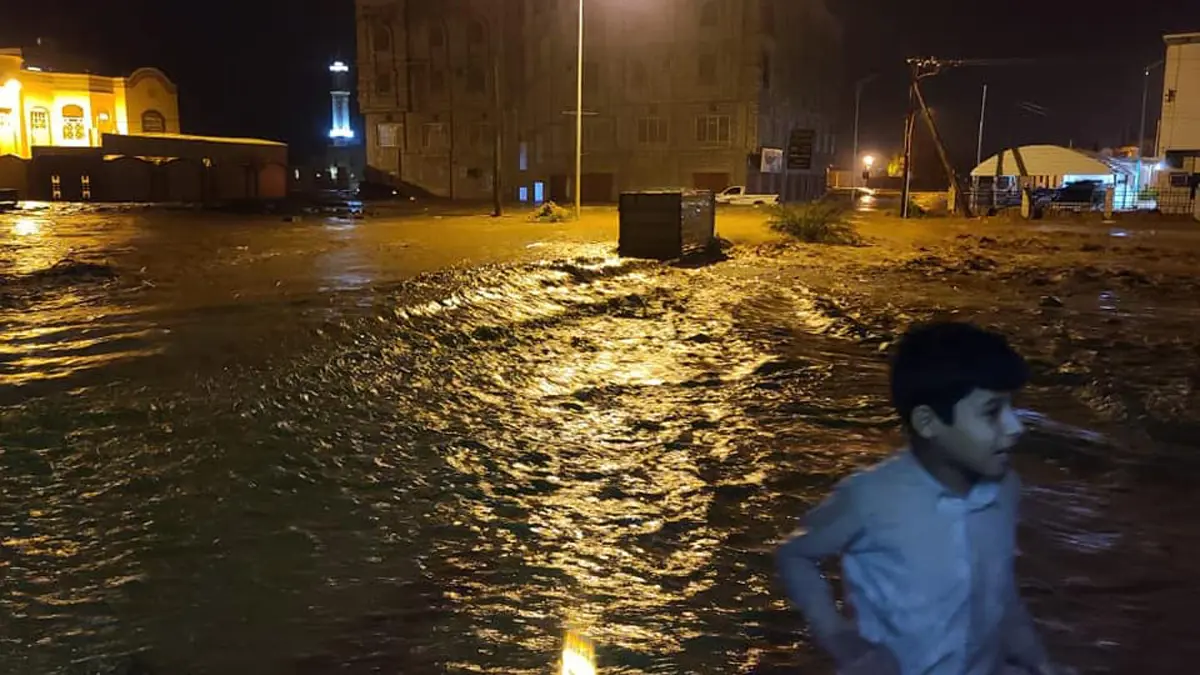 السيول تجتاح مدينة تريم بحضرموت وسط أنباء عن قتلى ومحاصرين (صور وفيديو)