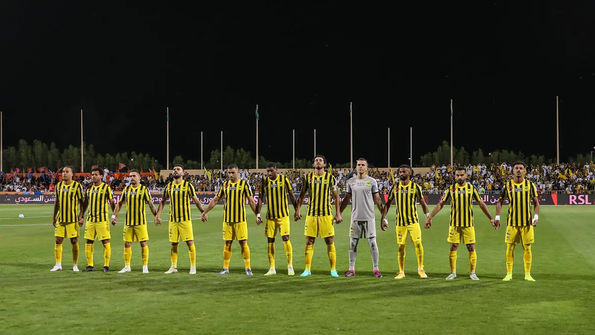 بالدموع.. غروهي يحتفل بتتويج نادي الاتحاد بلقب الدوري السعودي (فيديو)