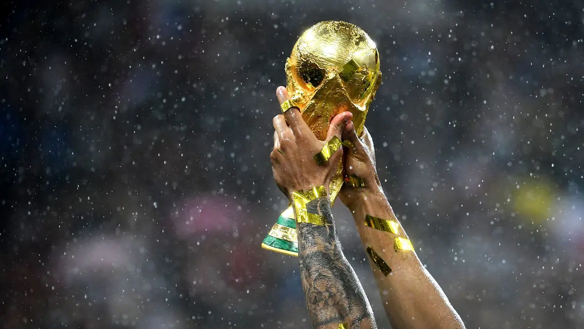 رئيس اللجنة الأولمبية عن إقامة كأس العالم كل عامين: لا أريد وضع الوقود على النار
