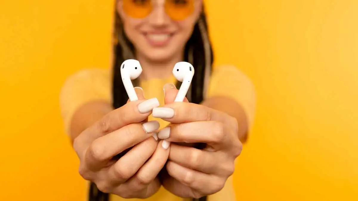 أمريكا تصنف "أبل Airpods" أداة مساعدة للسمع