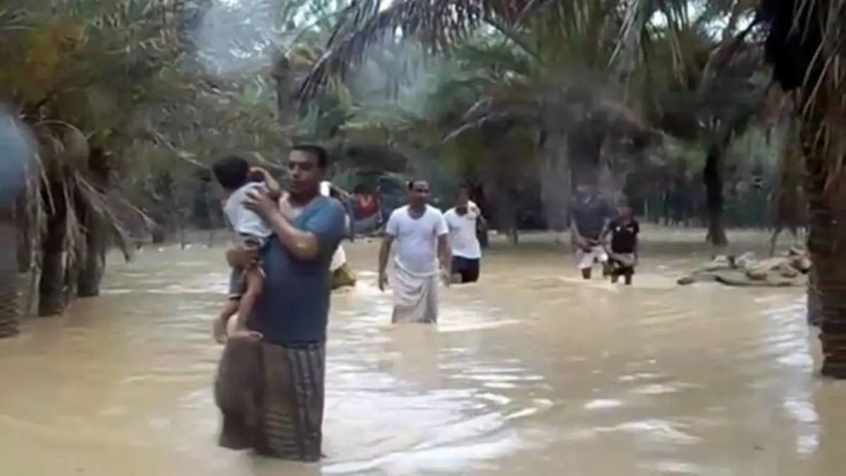 مع اقتراب إعصار "تيج".. السيول تُقطّع أوصال سقطرى – فيديو