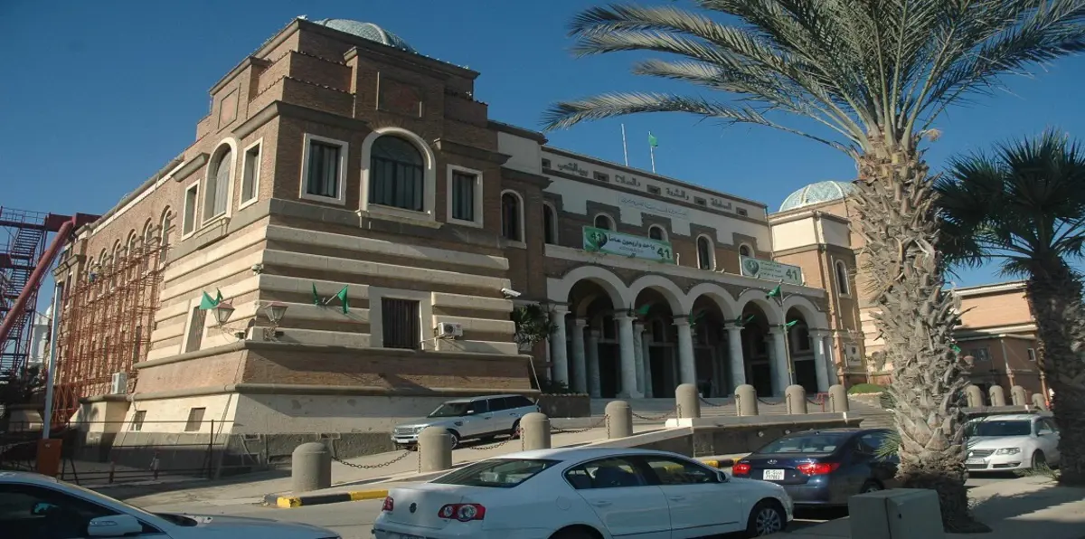 بعد قرار "مركزي البيضاء".. زيادة سعر صرف الدولار أمام الدينار الليبي بين الغايات والنتائج
