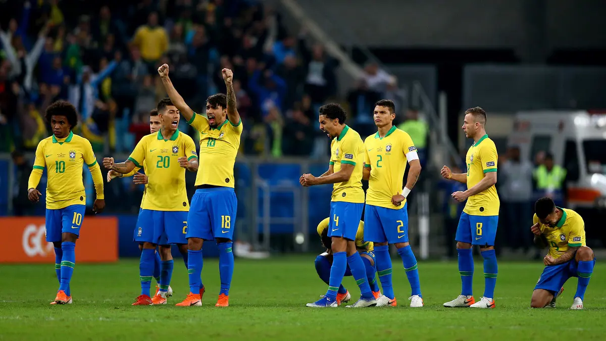 أبرز تغريدات "تويتر" الرياضية:  "فيفا" يحتفل بذكرى فوز البرازيل بكأس القارات 2013 وموستافي تحت الماء