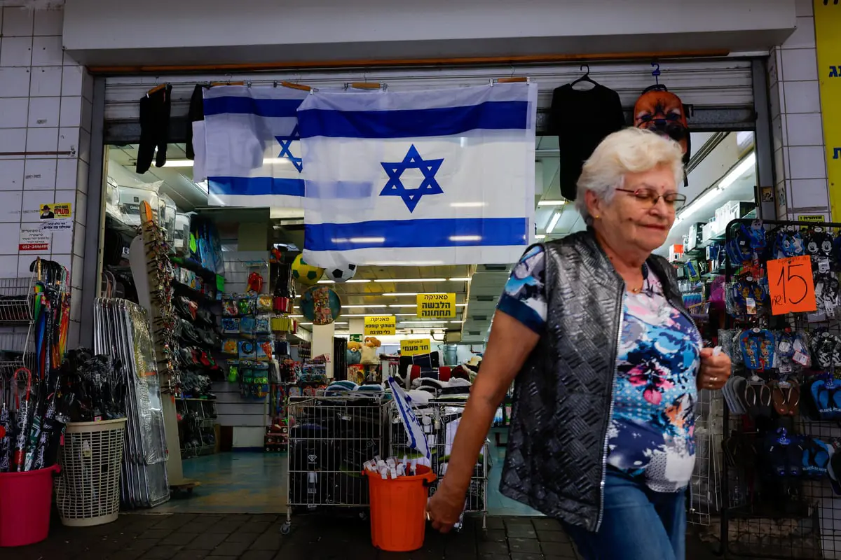 تراجع استخدام بطاقات الائتمان في إسرائيل جراء حرب غزة