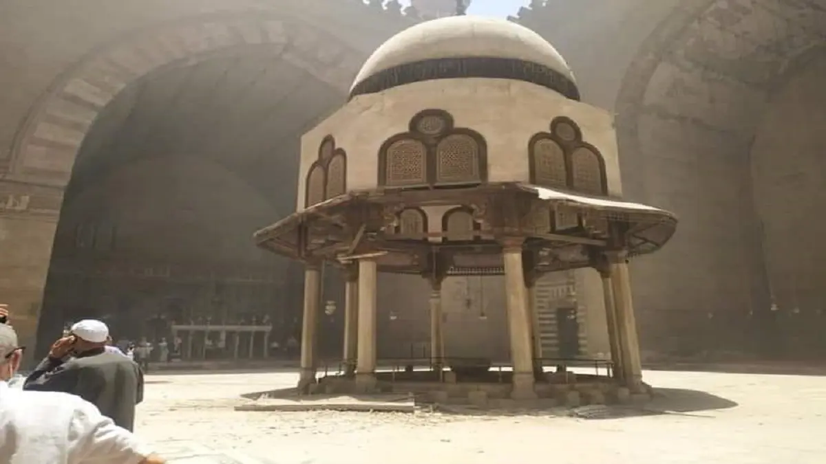 مصر.. انهيار أجزاء من مسجد السلطان حسن يشعل غضب مواقع التواصل (صور)