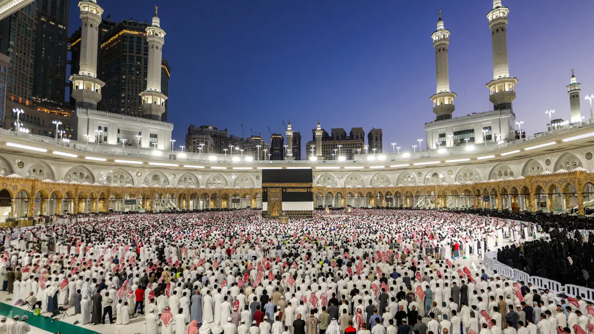 الحجاج حول الكعبة