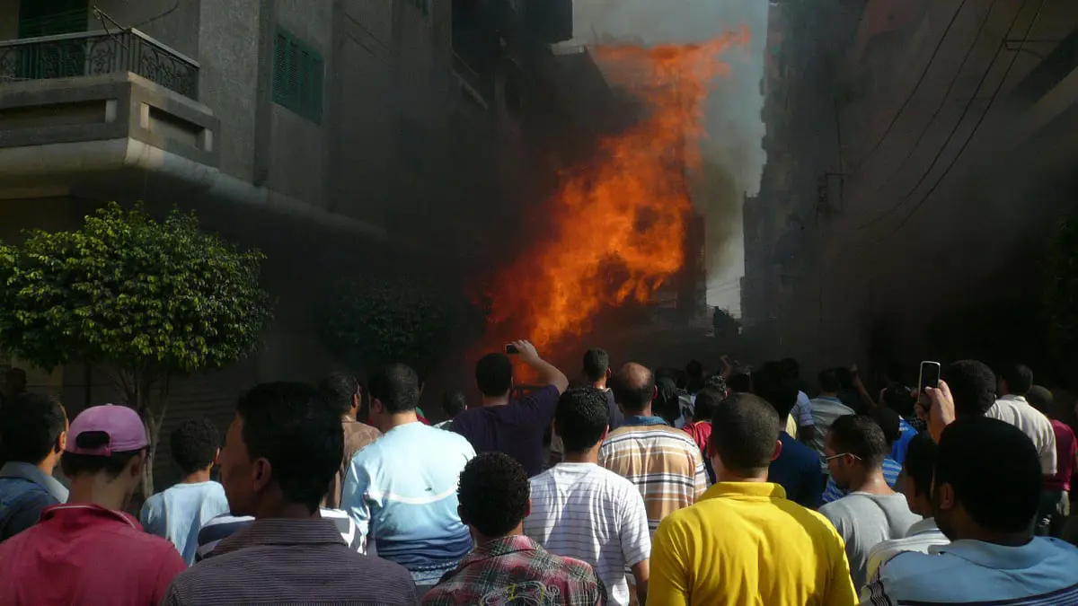 مصرية تشعل النيران في زوجها