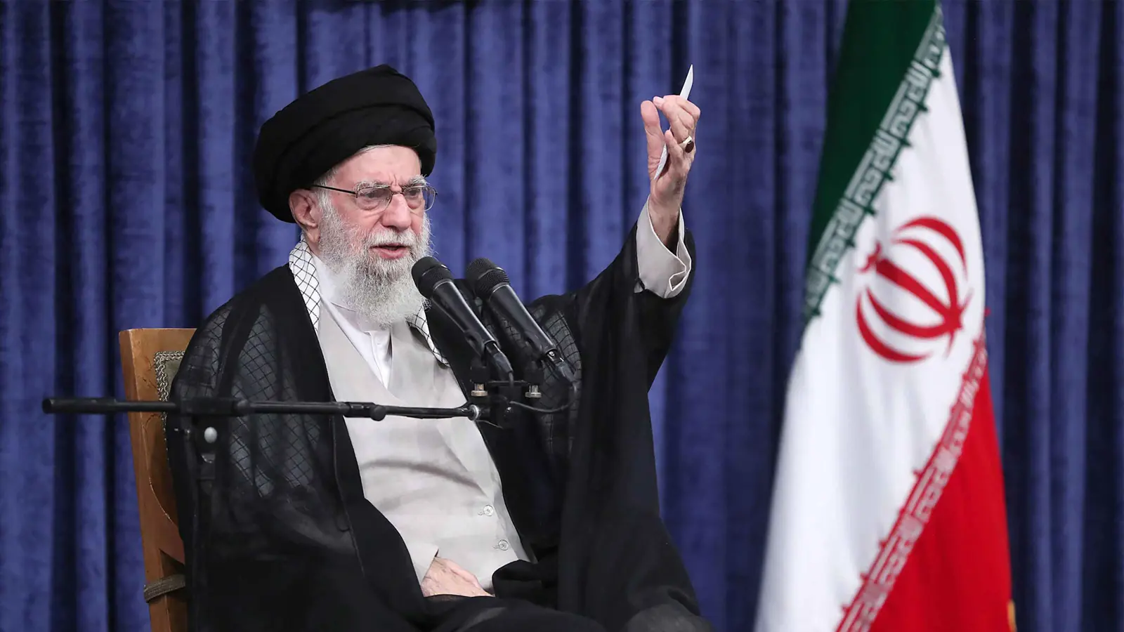 خامنئي محذرا تل أبيب: ردنا سيكون أقوى هذه المرة