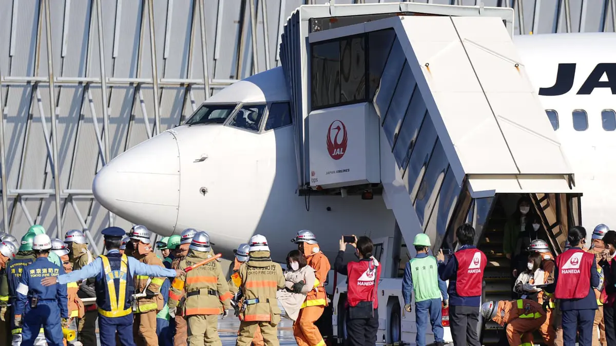 5 قتلى جراء اصطدام طائرتين في مطار طوكيو