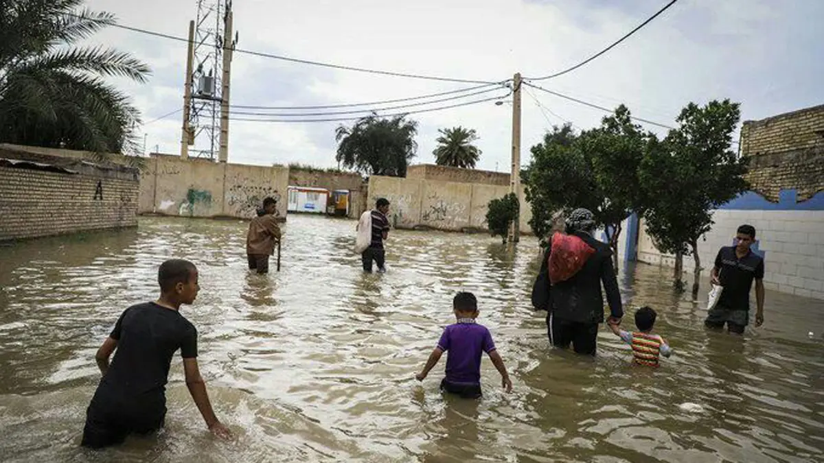 السيول تجتاح مدينة الأهواز وانطلاق احتجاجات ضد الحكومة (فيديو)