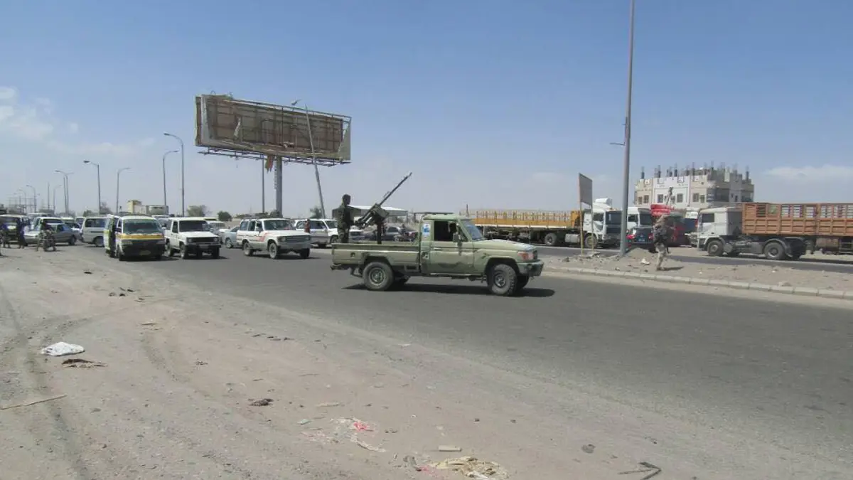 اليمن.. مسلحون قبليون يهاجمون نقطة أمنية في لحج