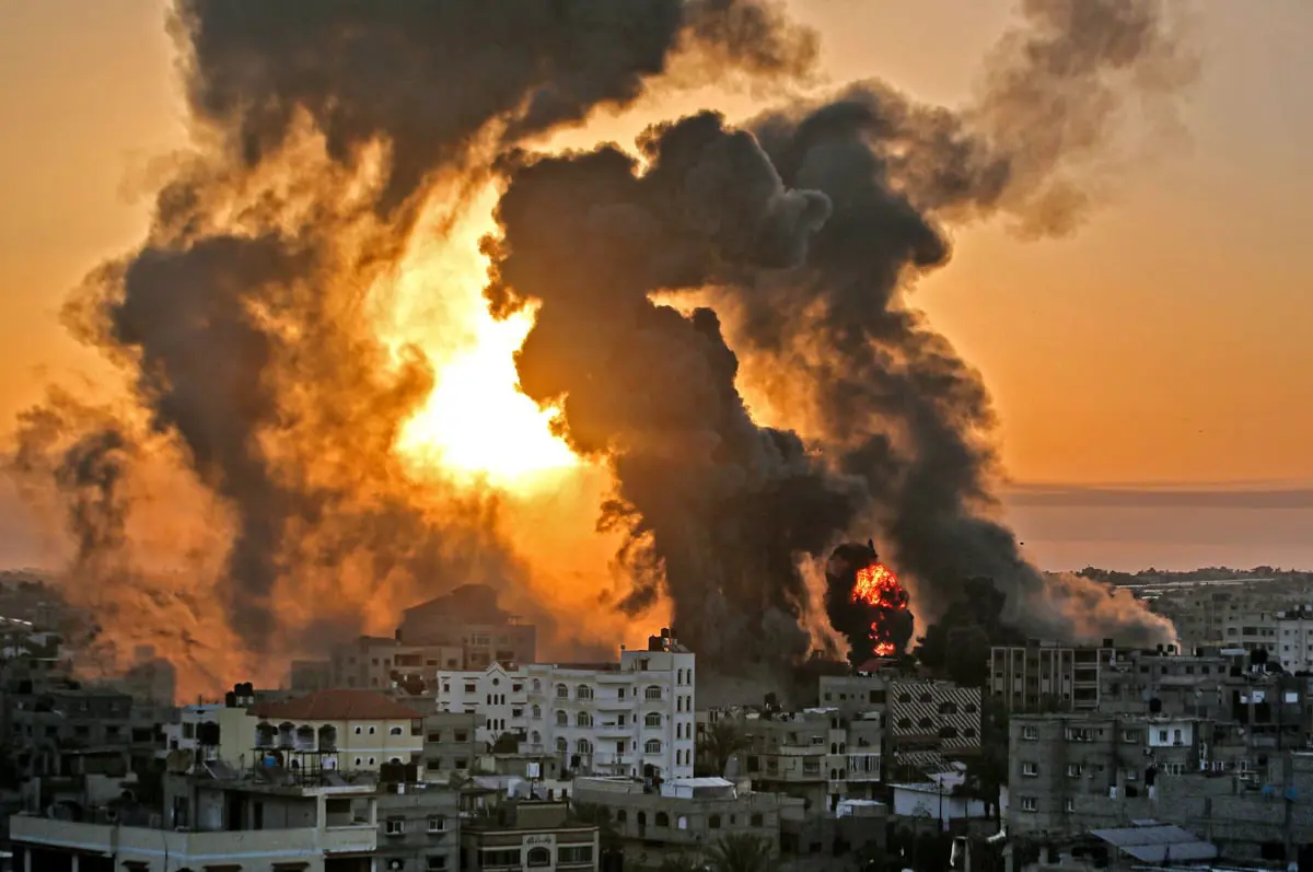 شاهد.. قصف إسرائيلي عنيف ومتواصل على غزة 