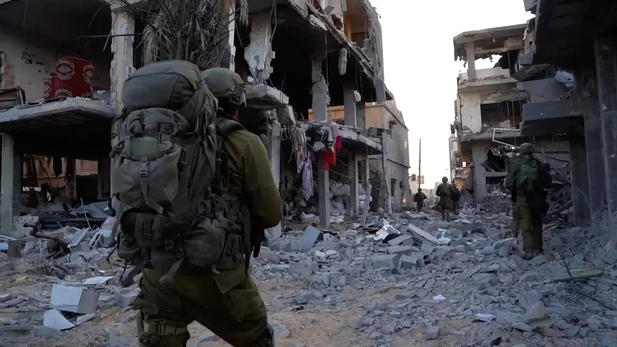 "الغارديان": إسرائيل تواجه "خيارًا مأساويًا" في حربها 