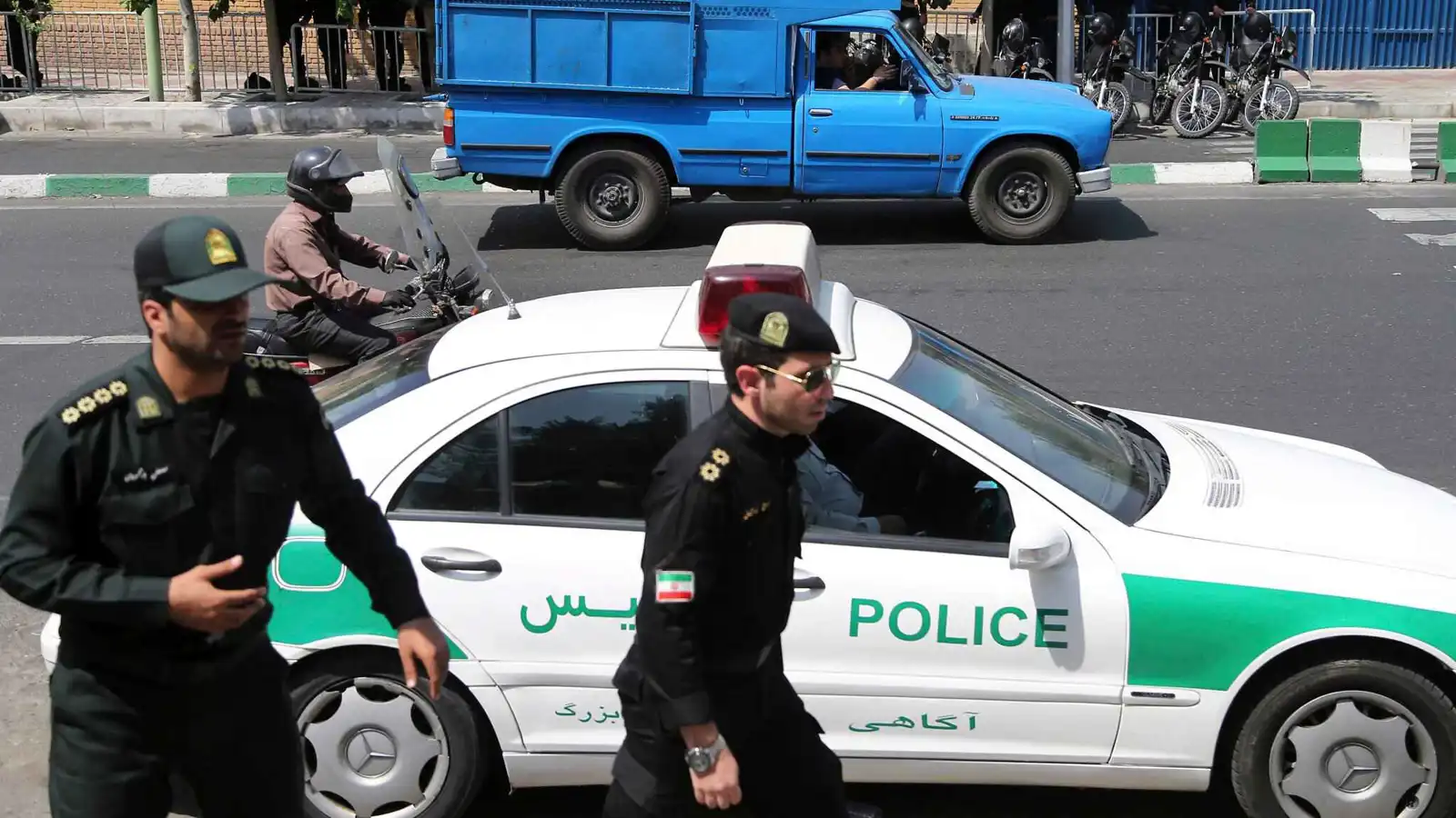 ضبط ورشة لتصنيع متفجرات وسترات انتحارية في إيران (فيديو)