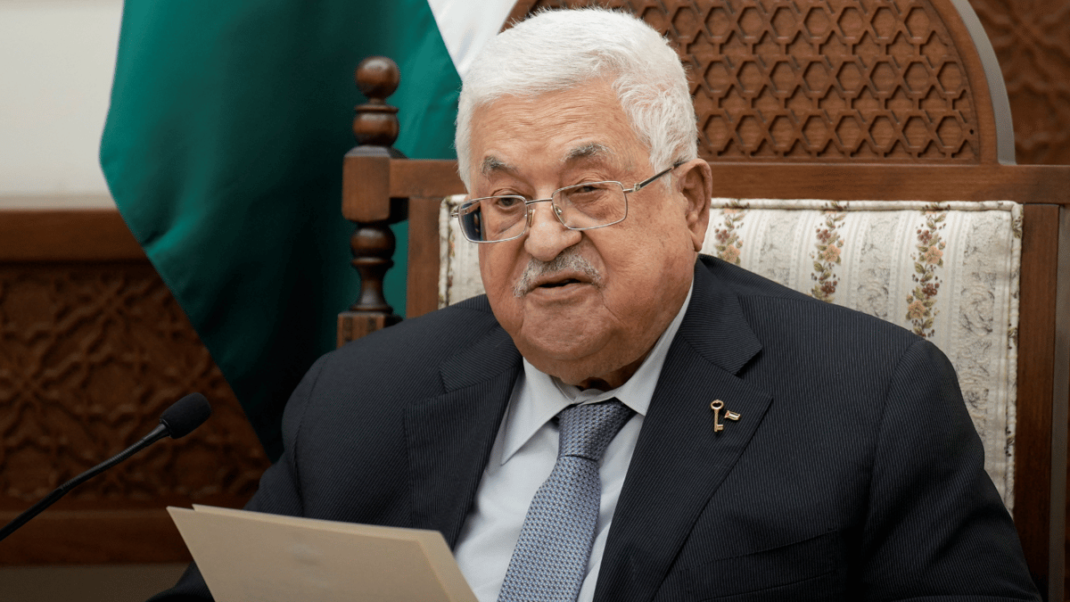 الرئيس الفلسطيني يرحب باتفاق الهدنة الإنسانية في غزة
