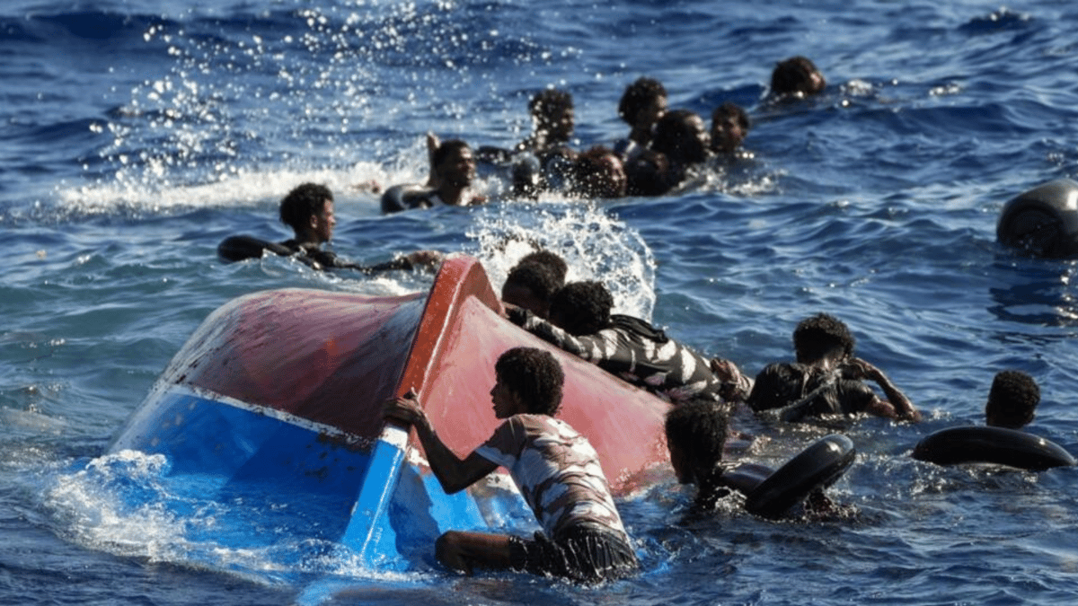 مصرع 66 مهاجرا إثر غرق قارب أمام سواحل إيطاليا