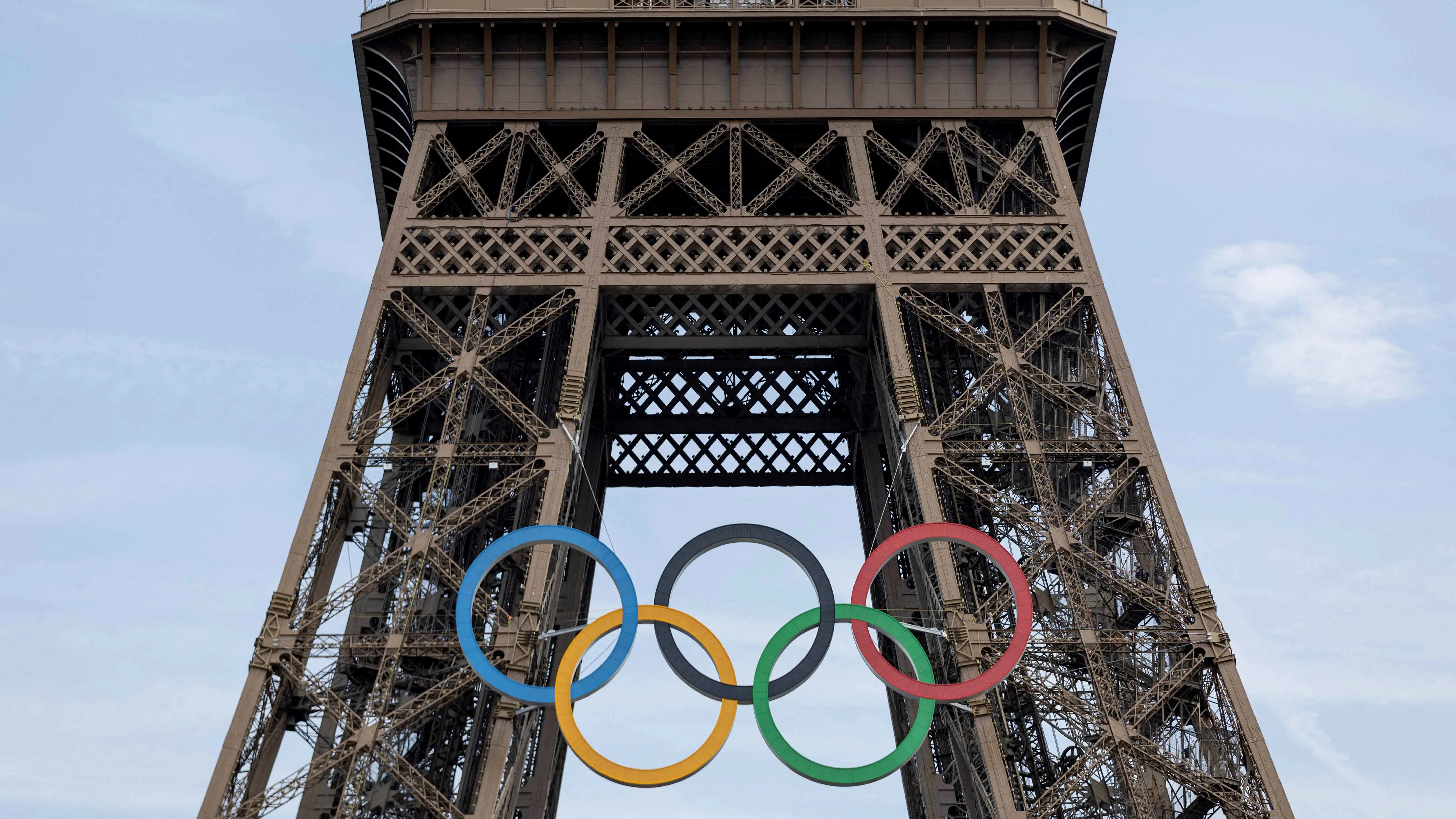 لأجل أولمبياد باريس.. لاعب هوكي يبتر جزءاً من إصبعه