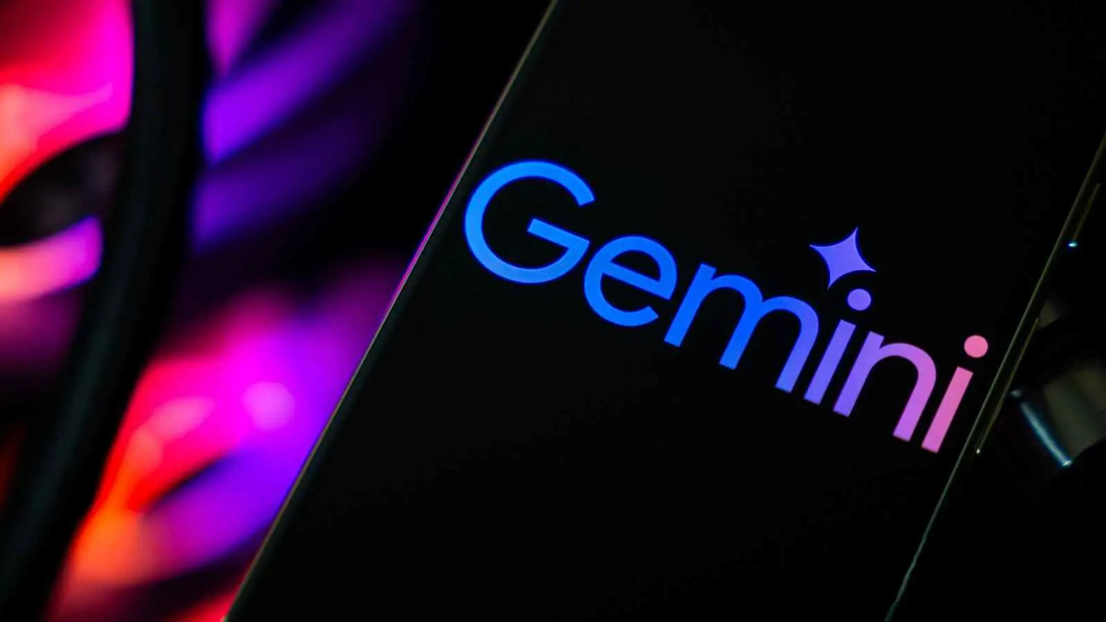 تحدث إلى هاتفك.. تطبيق Gemini Live أصبح مجانيًا للجميع