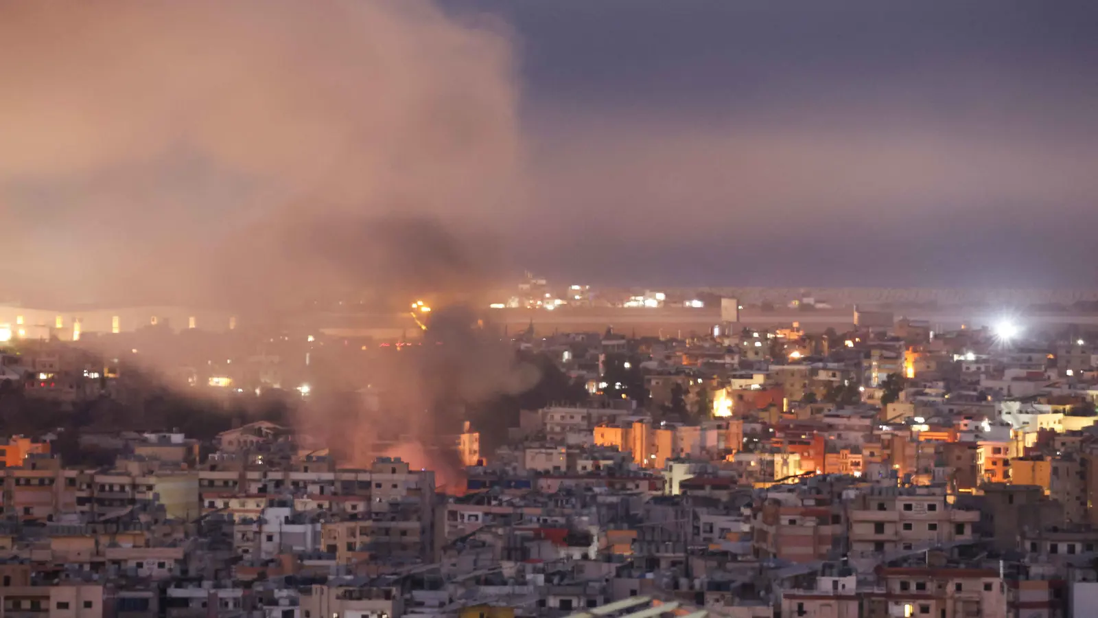 ضاحية بيروت "تحت القصف".. وحزب الله يستهدف قاعدة "ستيلا ماريس" (فيديو)