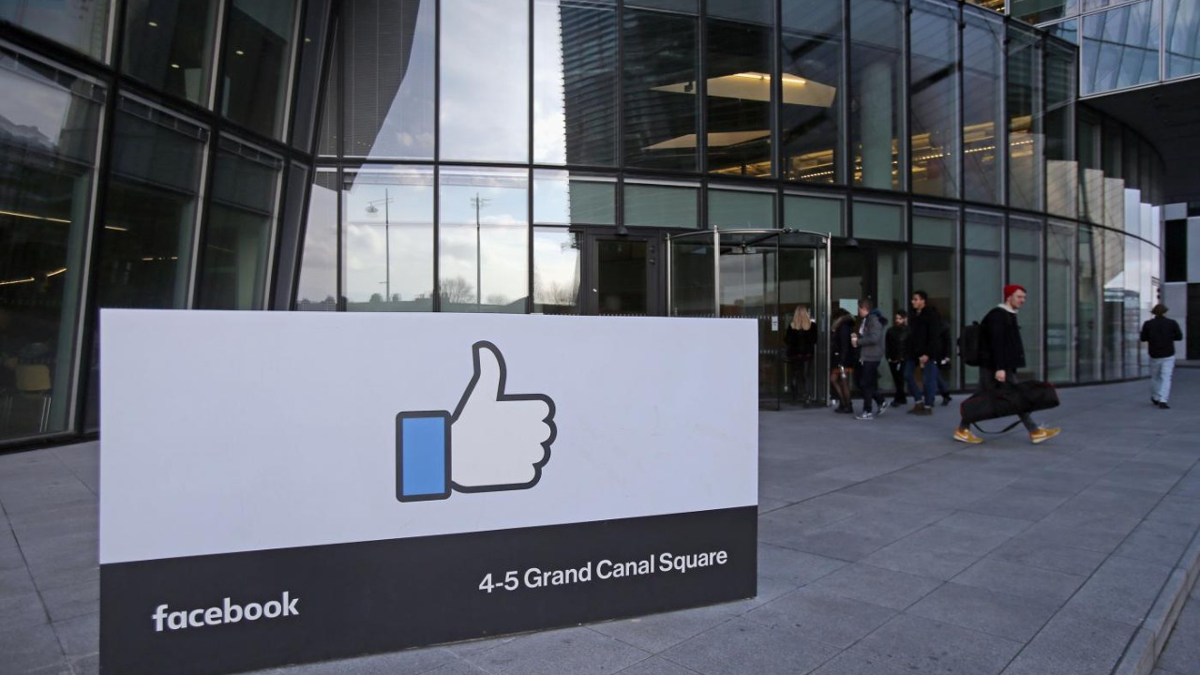 فيسبوك تبدأ إلغاء التوصيات للصفحات السياسية والاجتماعية عالميًا‎