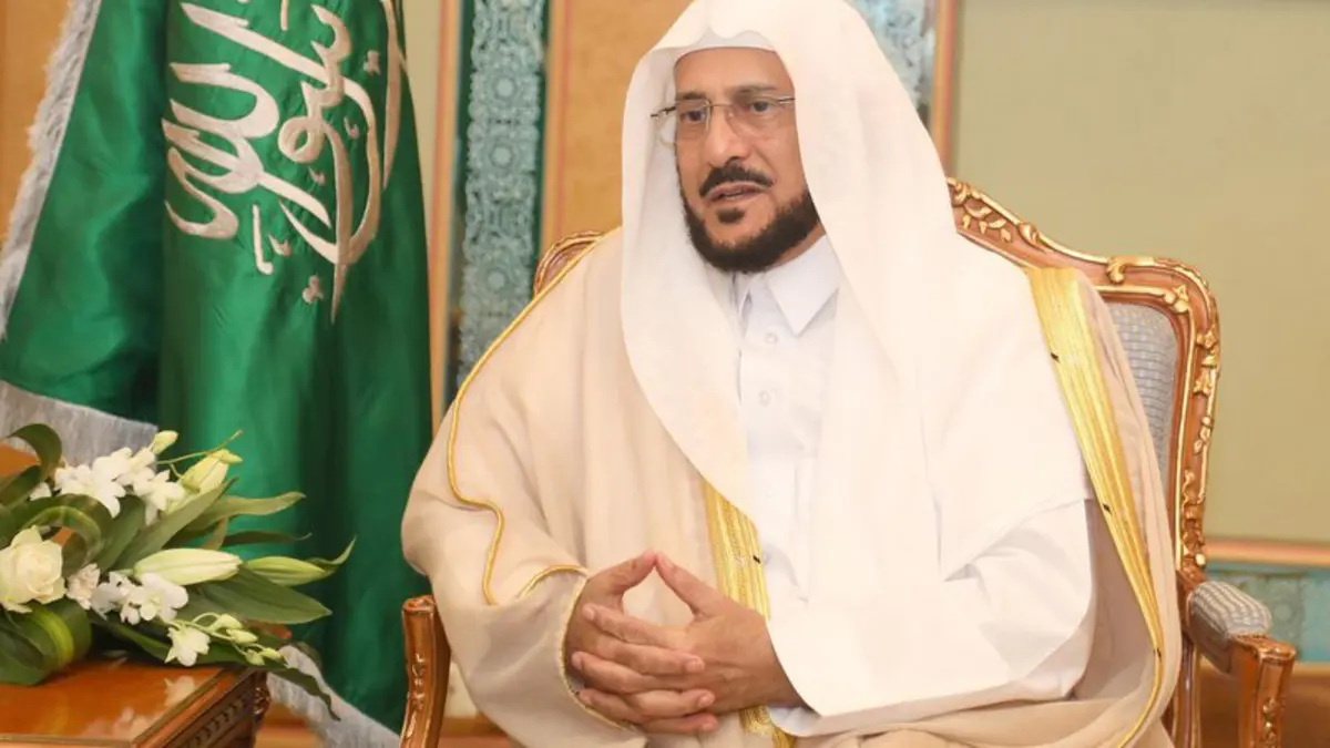 تزامنًا مع أحداث عدن.. وزير الشؤون الإسلامية السعودي يحذر من "مكر الإخوان"