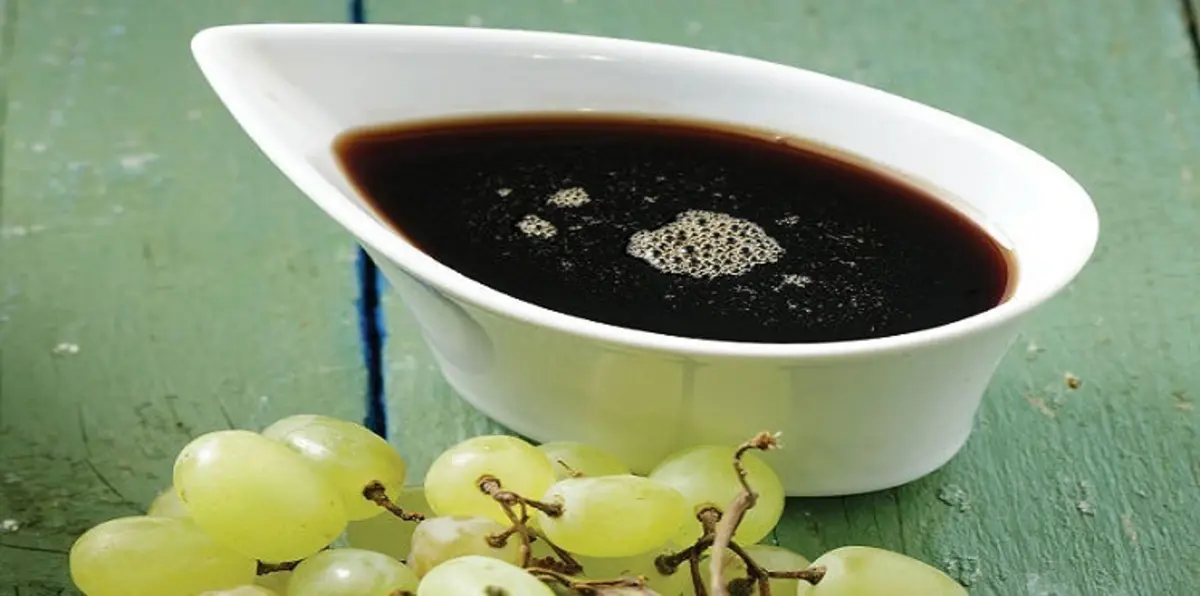 "دبس العنب" في سوريا.. غذاء شعبي وصيدلية طبيعية للجسم‎