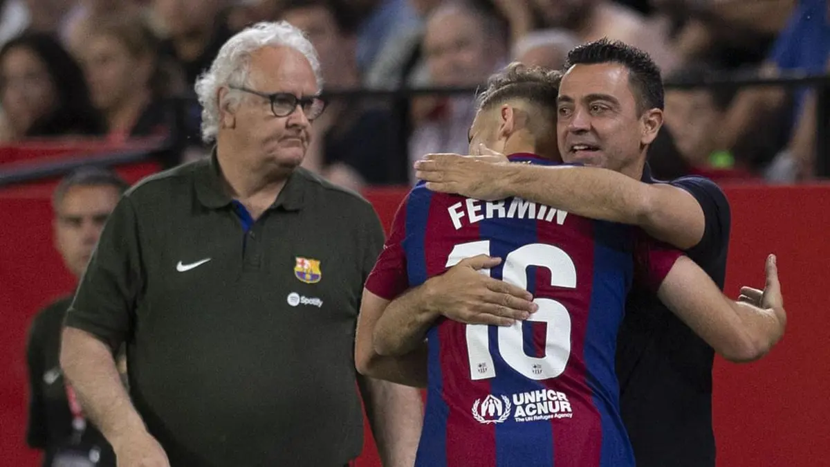 فيرمين لوبيز يكشف سبب معانقته تشافي بعد هدفه في مباراة برشلونة وإشبيلية